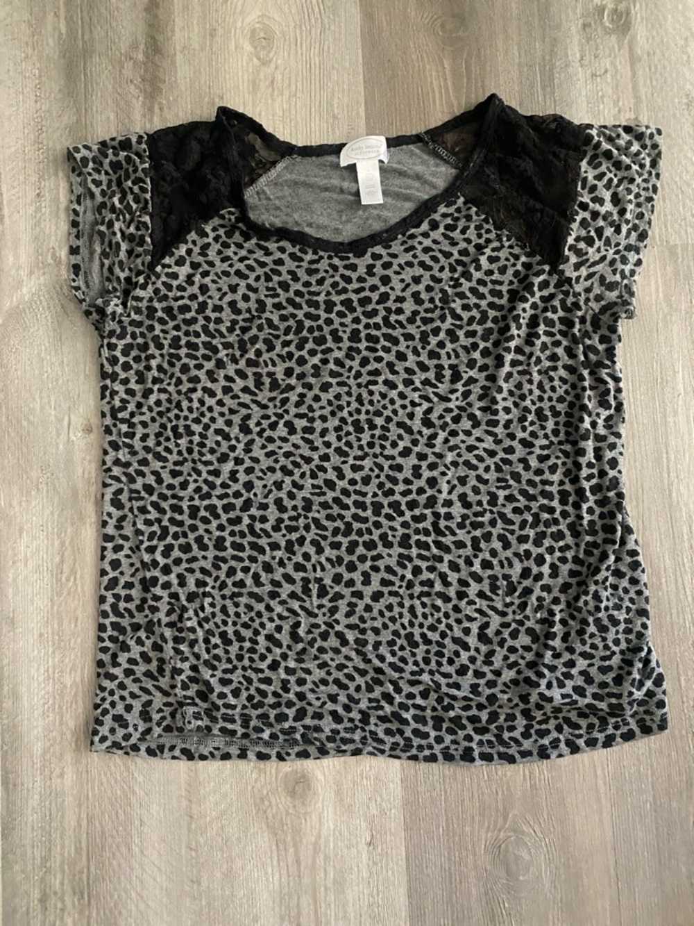 Women’s Grey Leopard Print Lace Shoulder Tee SleepWear